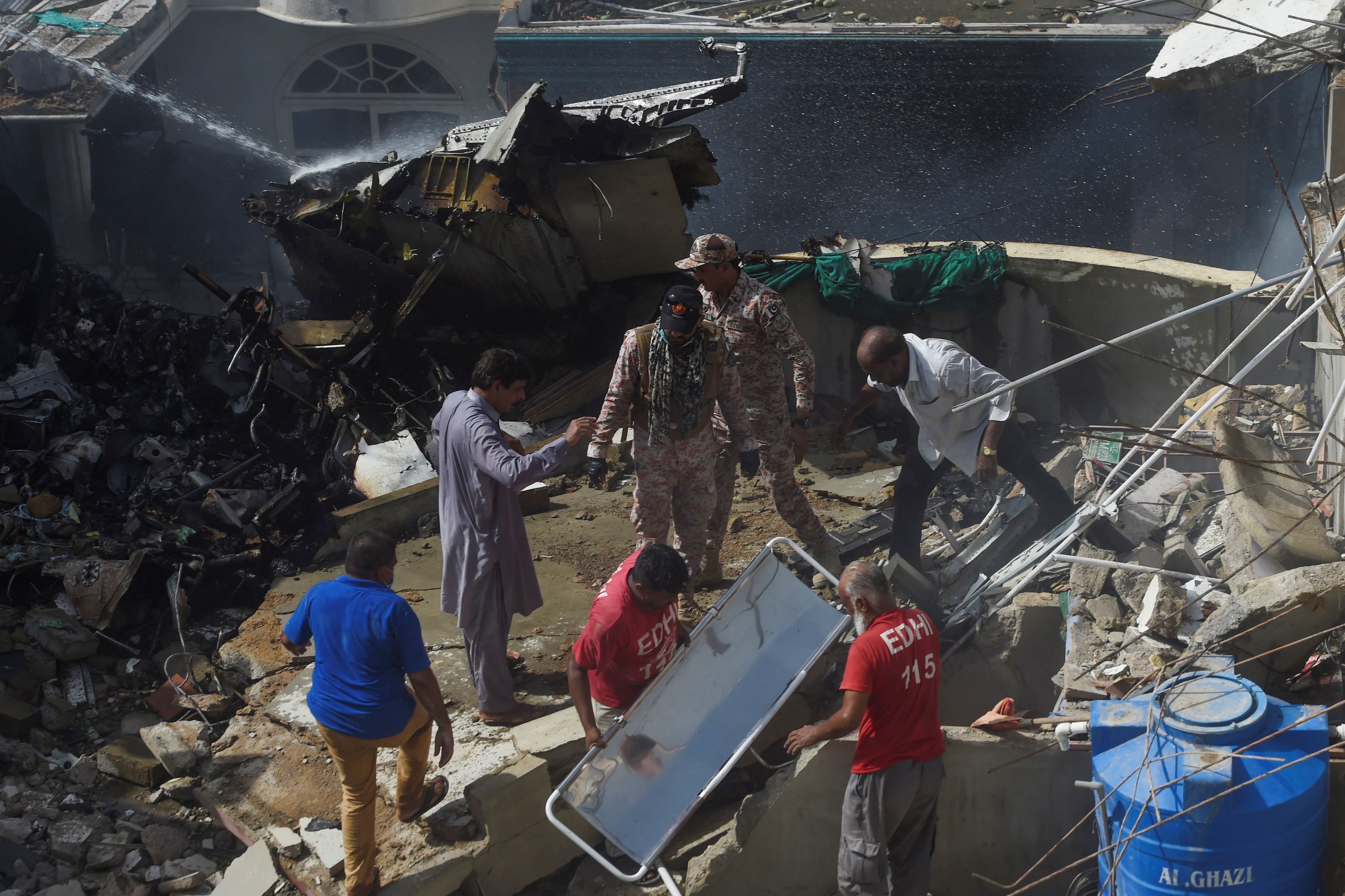 Дубай крушение. Катастрофа a320 под Карачи. А-320 Пакистана разбился.